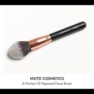 Tapered Face Brush NWT